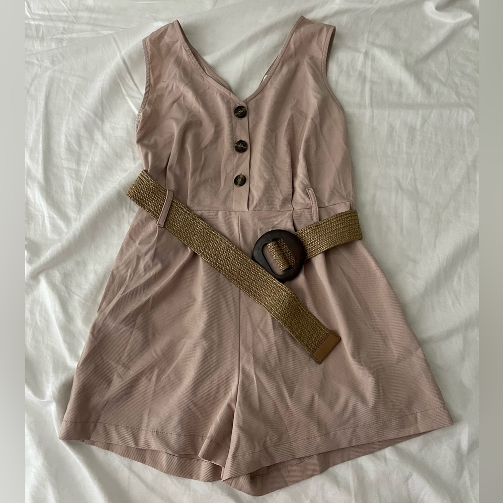 E&M Women’s Sleeveless One-Piece Short Romper with Belt size medium